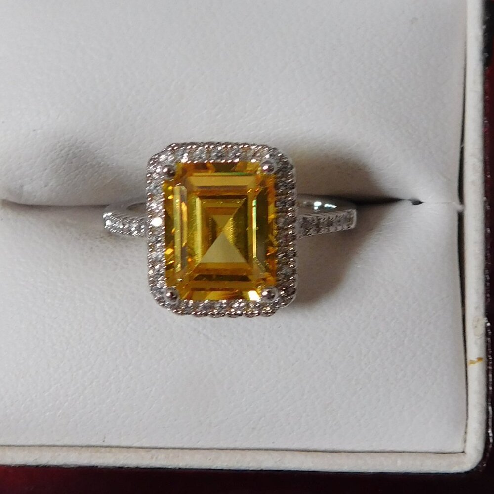 Ladies Luxurious 4CT 5AAAAA Level Genuine Italian Citron Zircon Ring (see below)